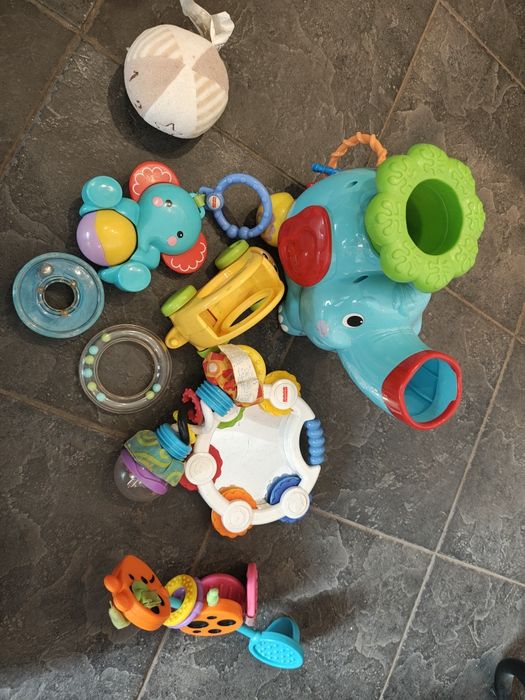 Brinquedos de bebé e criança