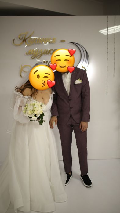 Продам весільну сукню + додатково білу зимову накидку.