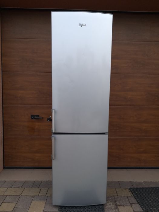 Холодильник Whirlpool.робочий.в гарному стані 200см×60×60.
