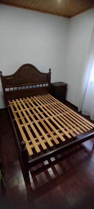 Camas de casal  com duas mesas de cabeceira