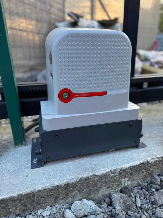 Napędy do bram przesuwnych,skrzydłowych,garażowych,szlabany + montaż