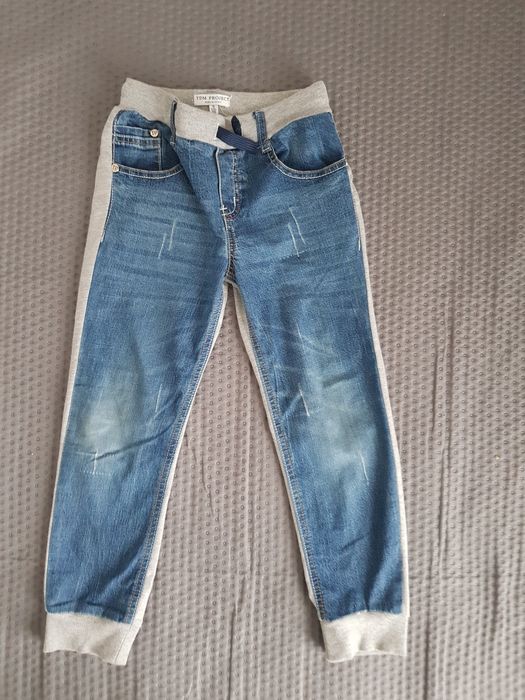 Dwie pary spodni 116 chłopięce jeansy dresowe joggery