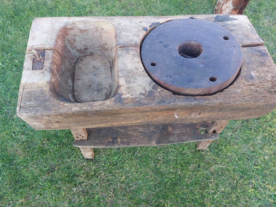 Stare kamienne zarna stary stol stara niecka