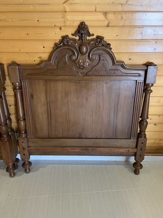 Duas camas antigas (solteiro)