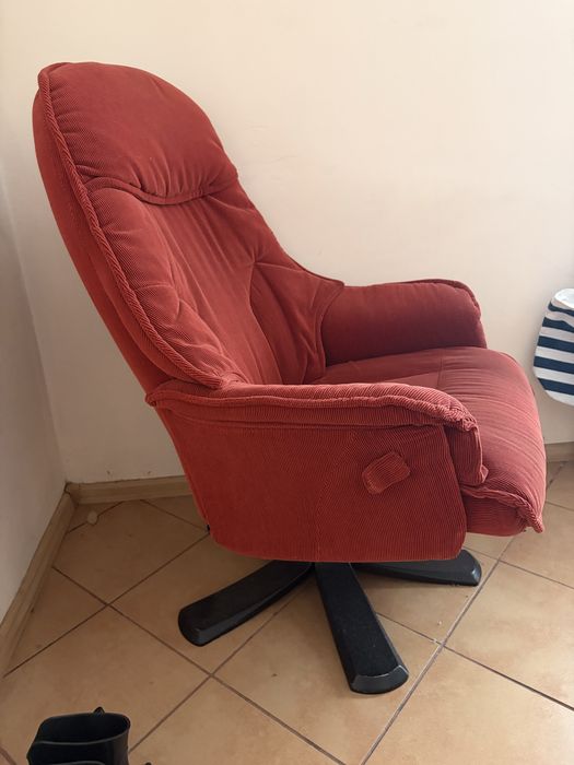 Czerowny rozkladany fotel