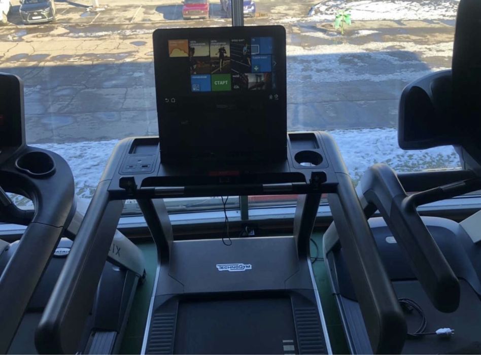 Продам бігову доріжку Technogym Run Artis Unity 3.0