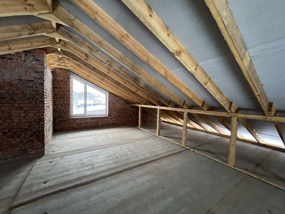 Продаж будинку Лезневе