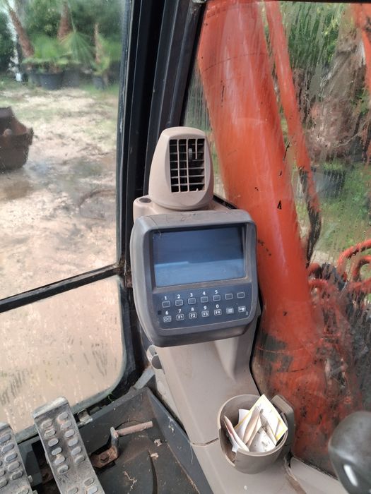 Vendo Giratória Hitachi ZN 130 LCN 3, de 2009