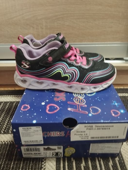 Кросівки для дівчинки skechers heart lights 34 розмір