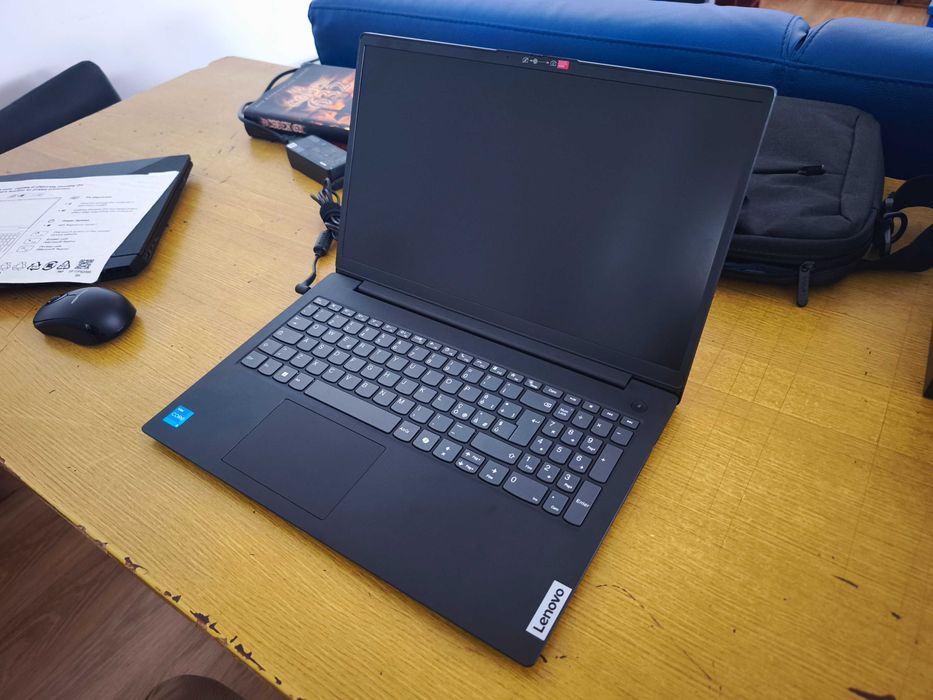 Lenovo V15 G5 IRL Intel Core i5-13420H/16GB/512GB SSD/15.6" Preto