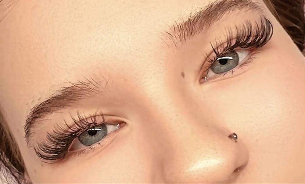 Przedłużanie rzęs • Piercing