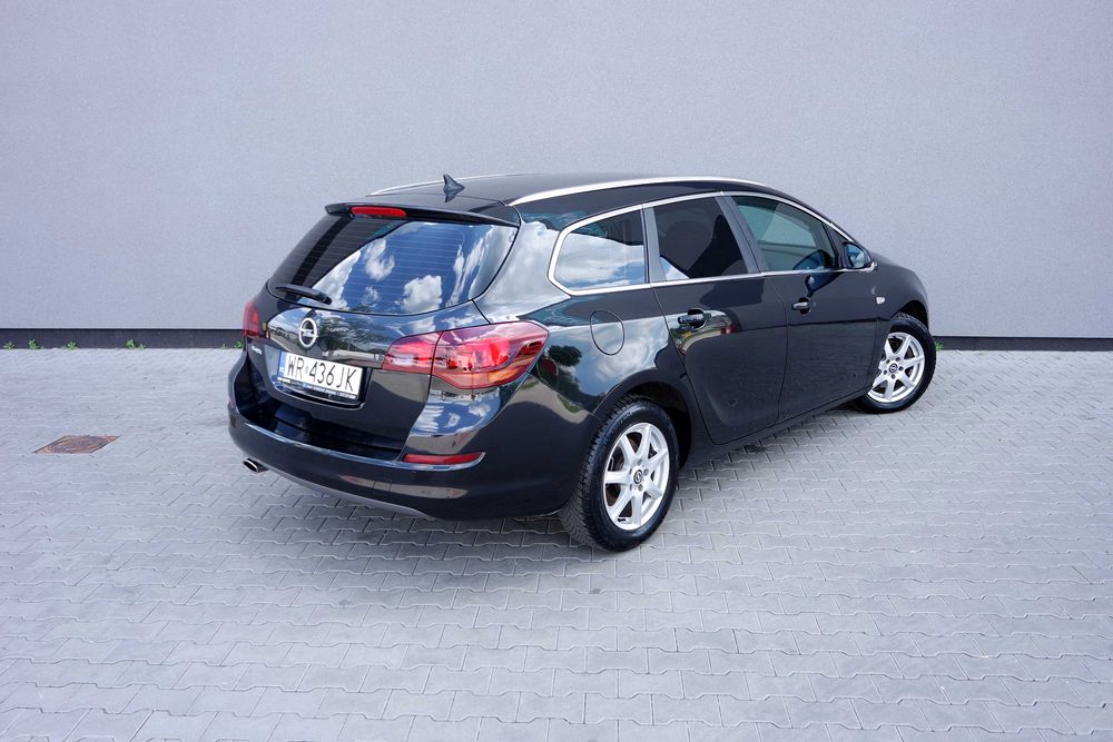 Opel Astra J 2.0 diesel bixenon navi super stan z Niemiec