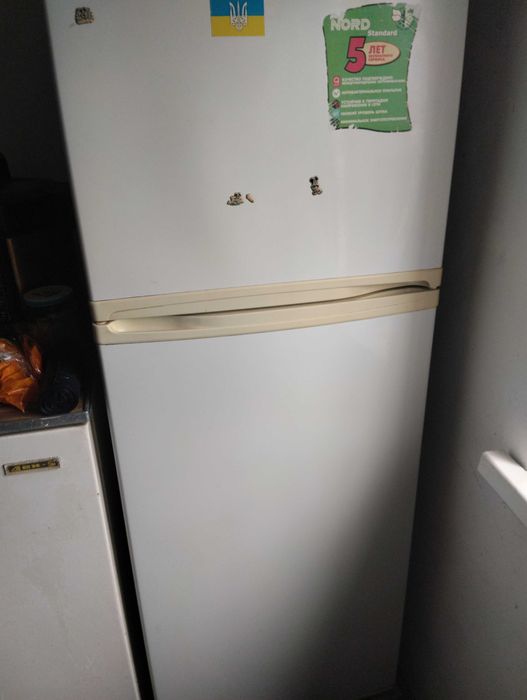 Холодильник, з робочим двигуном. Не холодить.
