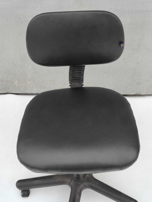 Маникюрное кресло (стул косметолога)