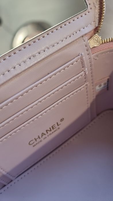 Kuferek chanel...