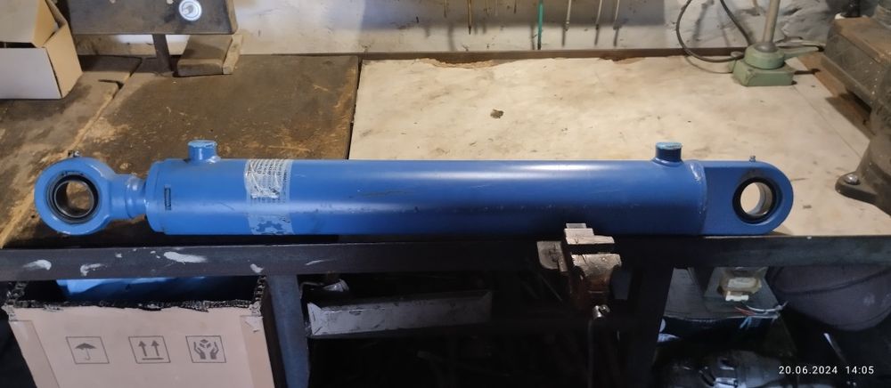 Гідроциліндр двух сторонній