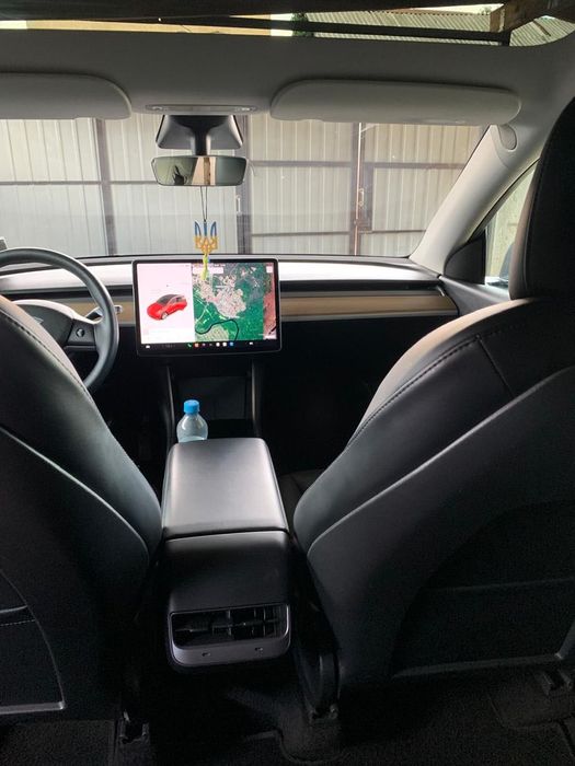 Продам Tesla Y в гарному стані
