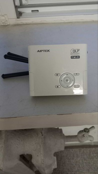 Проєктор Aiptek AN100