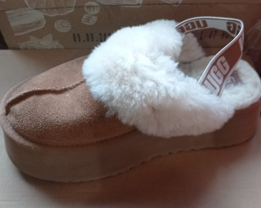 Продам угги  новые, оригинал