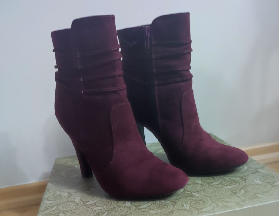 Botki na szpilce zamszowe rozm 37 CCC