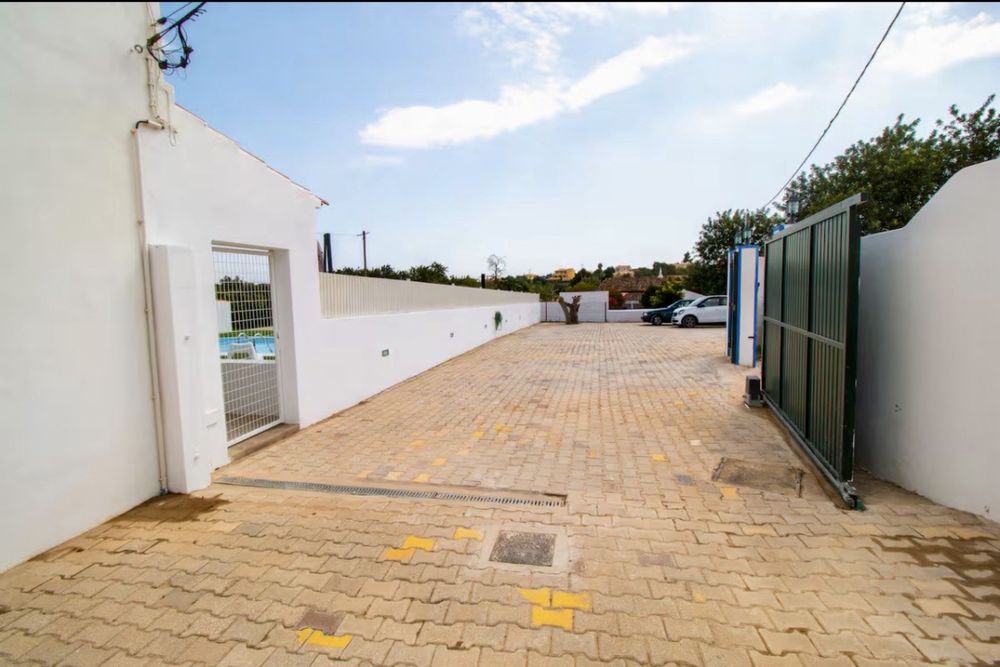 Casa V4 arrendamento ao ano