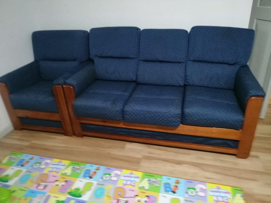 Sofa cama e poltrona em madeira maciça DOAÇÃO