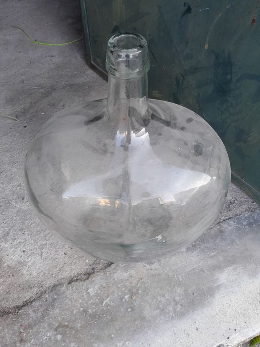 Garrafão  de vidro.