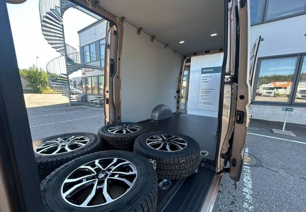 Грузоперевозки, грузове таксі, вантажні перевезення, перевозки