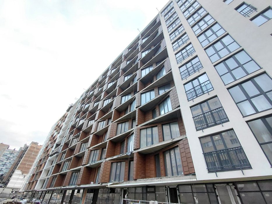 Продаж 2к квартири 73.06 кв. м на вул. Генерала Мирона Тарнавського