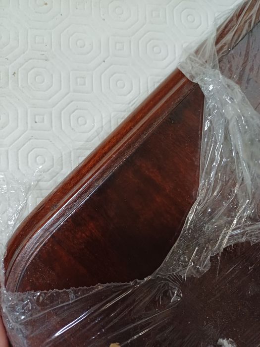 Mesa em madeira maciça