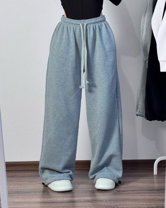 Новинка!!! Обʼємні прямі штани з затяжками знизу — чорні та сірі