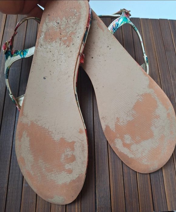 Sandały Guess dł. Wkładki 26 cm.