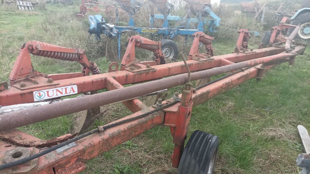Плуг унія UNIA 5 корпусів