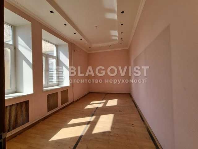 Костьольна. Майдан. Хрещатик. 110 метрів. 1 й поверх.