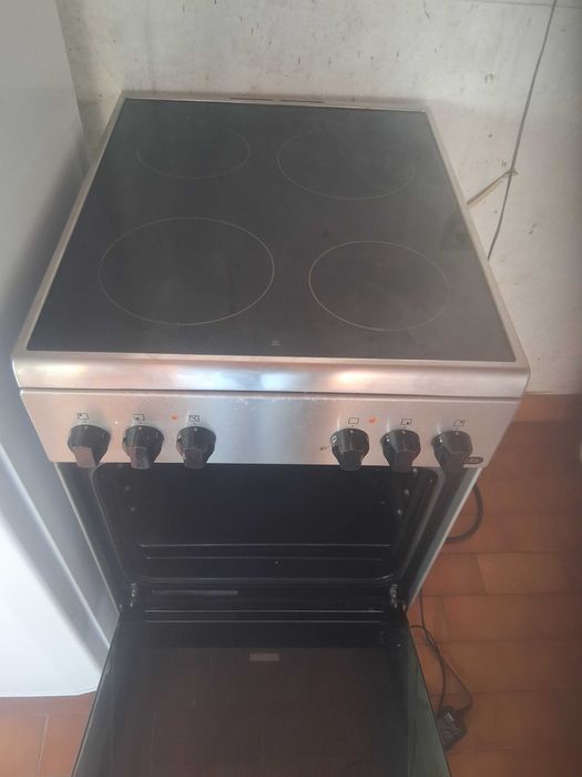 Venda de fogão vitrocerâmica e forno incorporado e frigorifico