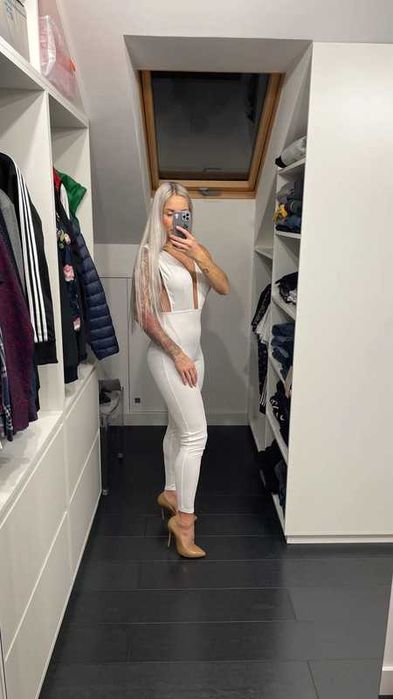 Biały kombinezon obcisły prążkowany S