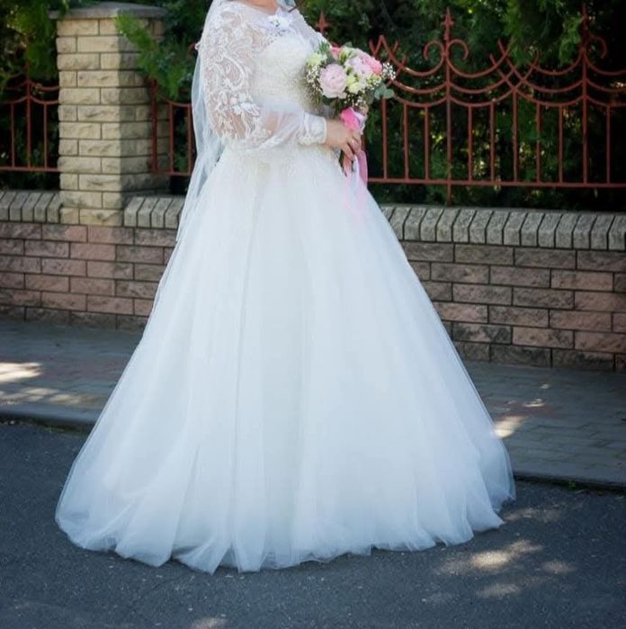 Продам весільну сукню