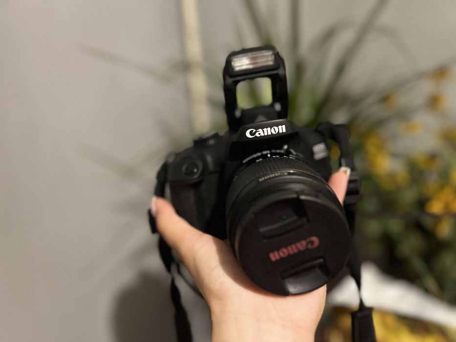 Продам фотоапарат Canon 4000D