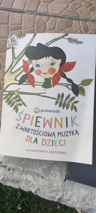 Książka śpiewnik z wartościową muzyką dla dzieci  pomelody