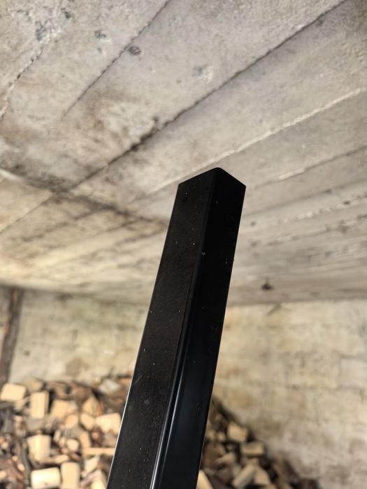 Czarny słupek ogrodzeniowy 40x60 2m grubość 1,5 ceowniki