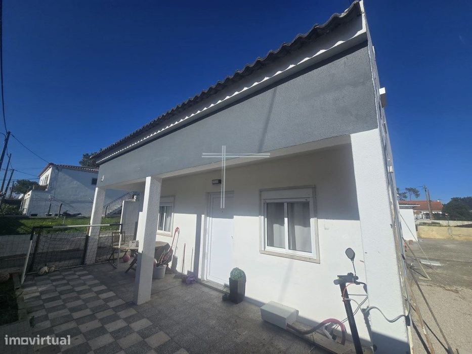 Moradia isolada T4 de arquitetura tradicional - Aroeira