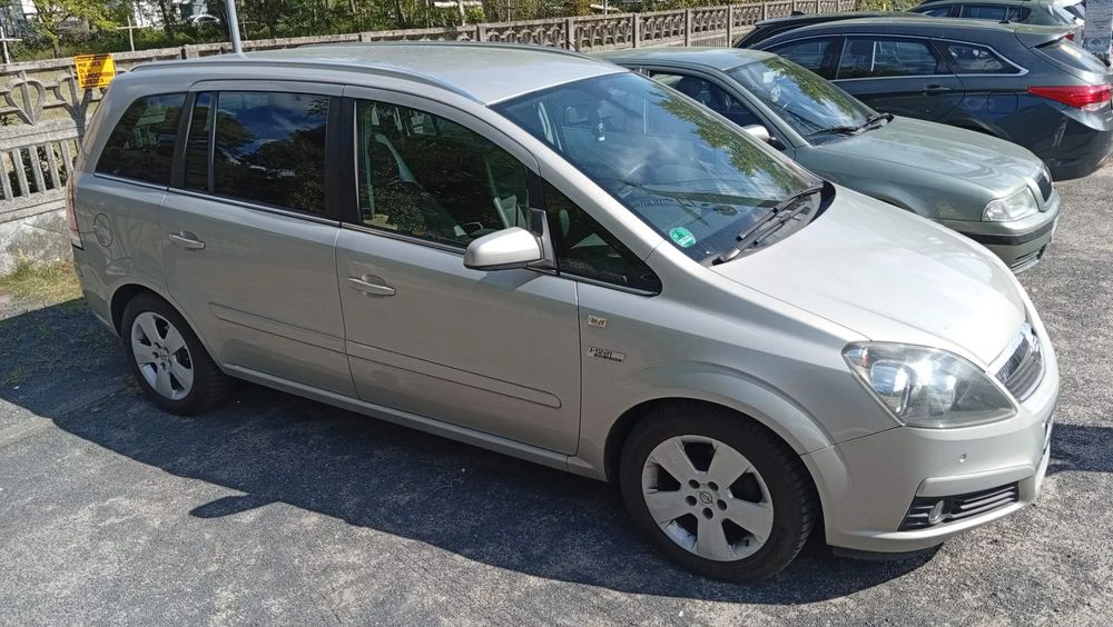 Opel Zafira 7osobowa ,klimatronic , parktronic P iT, super stan