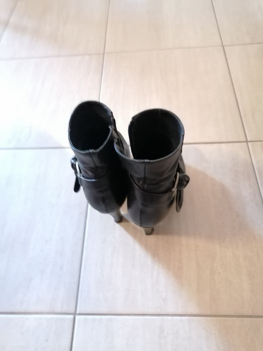 Bostas pretas mulher