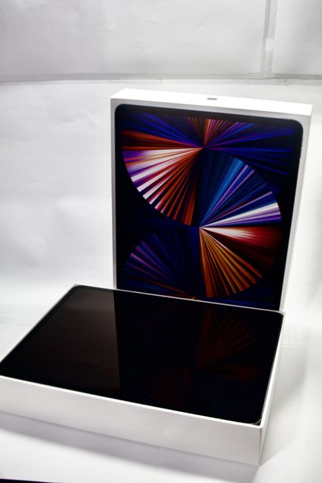 iPad Pro 12.9 5th Generation + Complete Kit64584630990467122