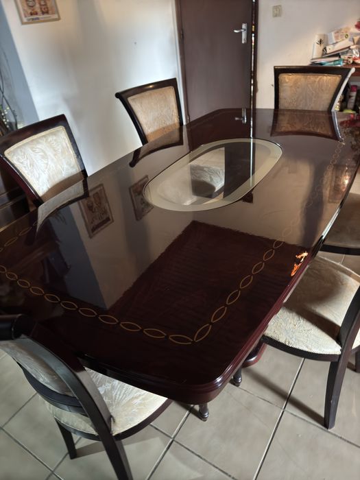 Mesa de sala. Feita de madeira de cerejeira