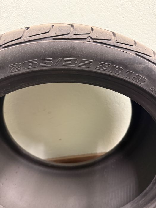 Pneu Bridgestone 265/35ZR18 semi-novo