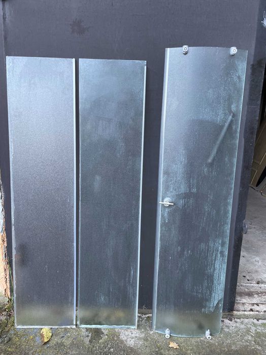 Бокові стінки  висота 174 см та 142.5см до душових кабін