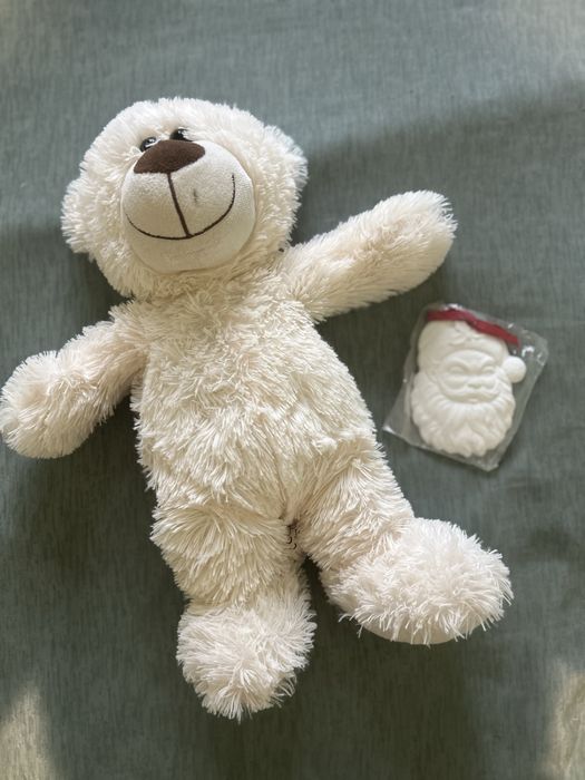 Мʼяка іграшка ведмідь, ведмедик та гіпсовий Санта