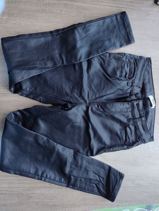 Spodnie woskowane Daysie czarne rurki ocieplane M wysoki stan