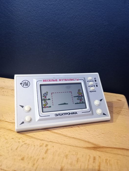 Rosyjska gra elektronika IM-22, zabawni piłkarze, nu pagodi, wilk i zając, jajeczka
